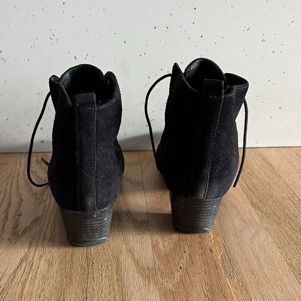Clarks Artisan Leyden Bell‎ black suede lace-up low block heel ankle bootie 7M - Picture 5 of 9